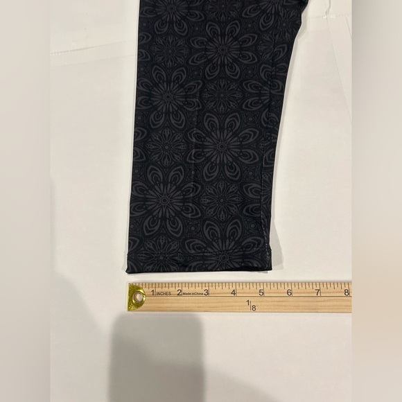 Everlast Body Fit Capri Leggings Women’s Large Black Floral Pattern - Picture 12 of 12